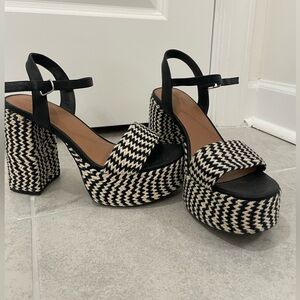 Women’s Universal Thread India Platform Heels